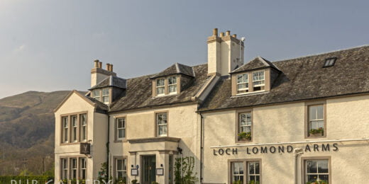 Loch Lomond Arms, Luss: Pub exterior