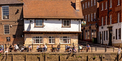 Kings Arms, York: Pub with people seated outside