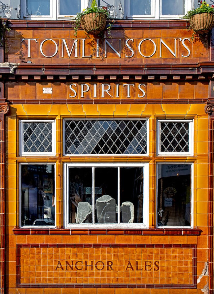 Ship, Sheffield: Close-up of 'Tomlinson's' sign