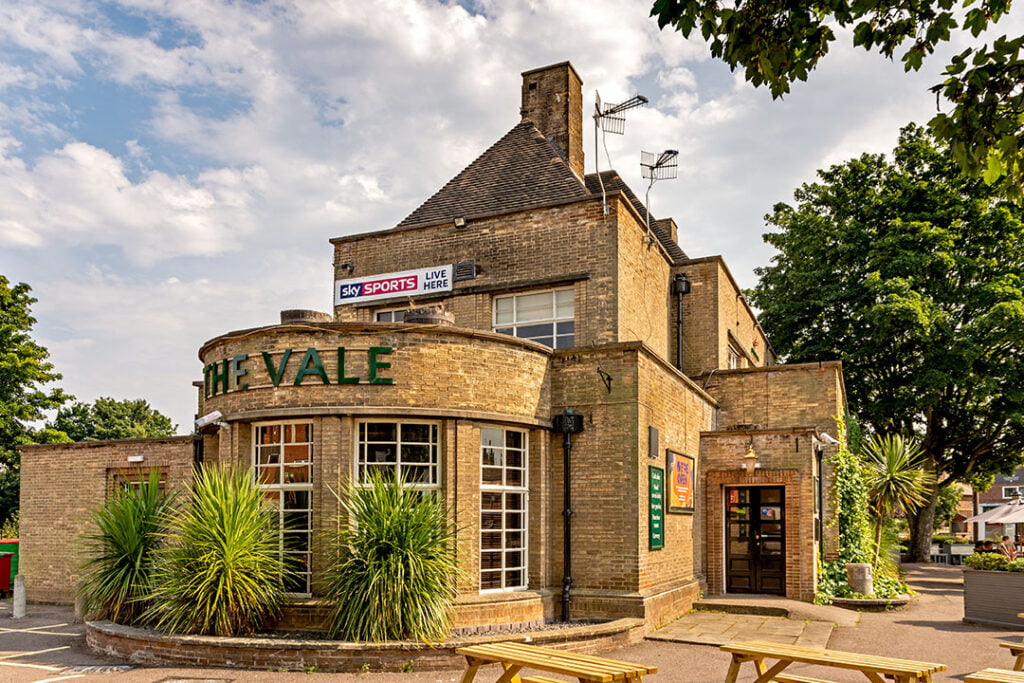 Vale, Nottingham: Curved wing at side of pub