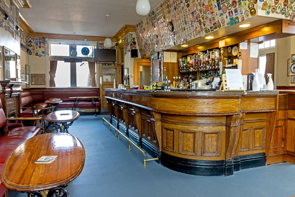 Queens Head, Newbiggin: Interior with bar counter