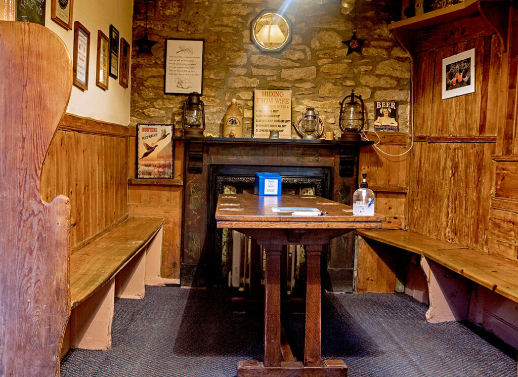 Tuckers Grave, Faulkland: Public Bar