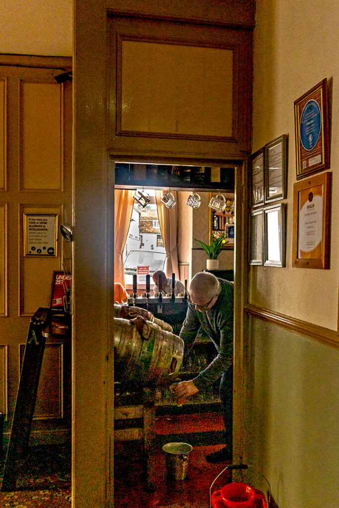 White Hart, Midsomer Norton: Pouring beer from the barrel (photo 2)