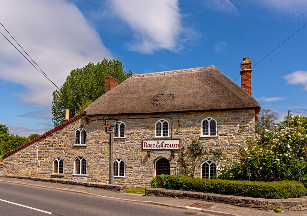 Rose & Crown, Huish Episcopi: Full pub exterior