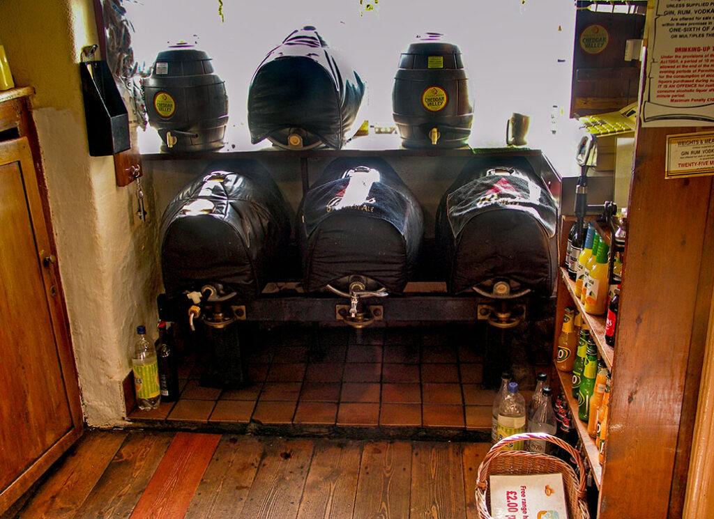Tuckers Grave: Serving area with casks