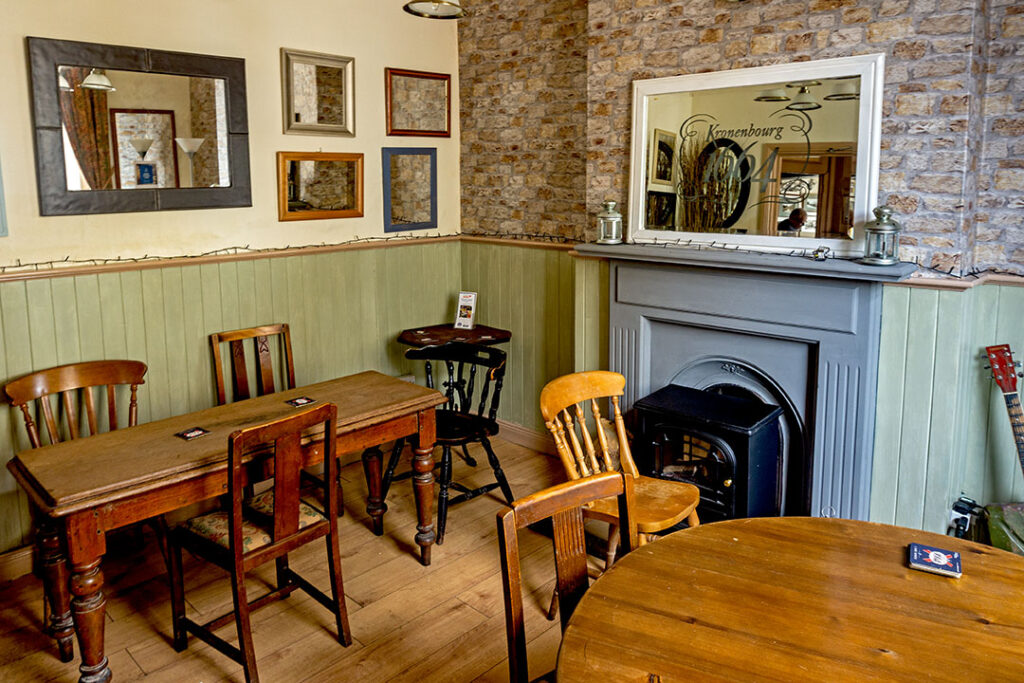 White Hart, Midsomer Norton: Snug