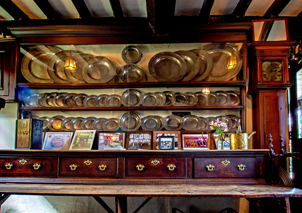 Fleece, Bretforton: Dresser with pewter collection