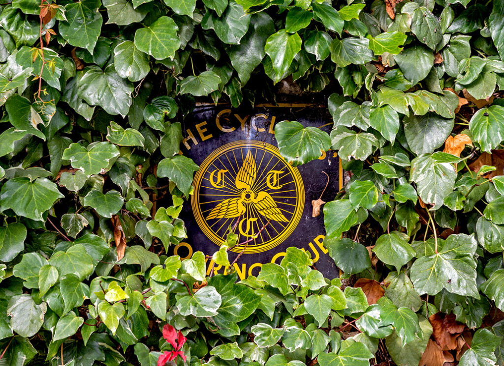 Green Dragon, Hardraw: CTC sign with ivy