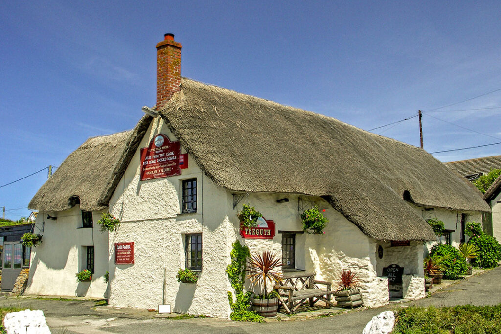 Treguth Inn: Pub exterior