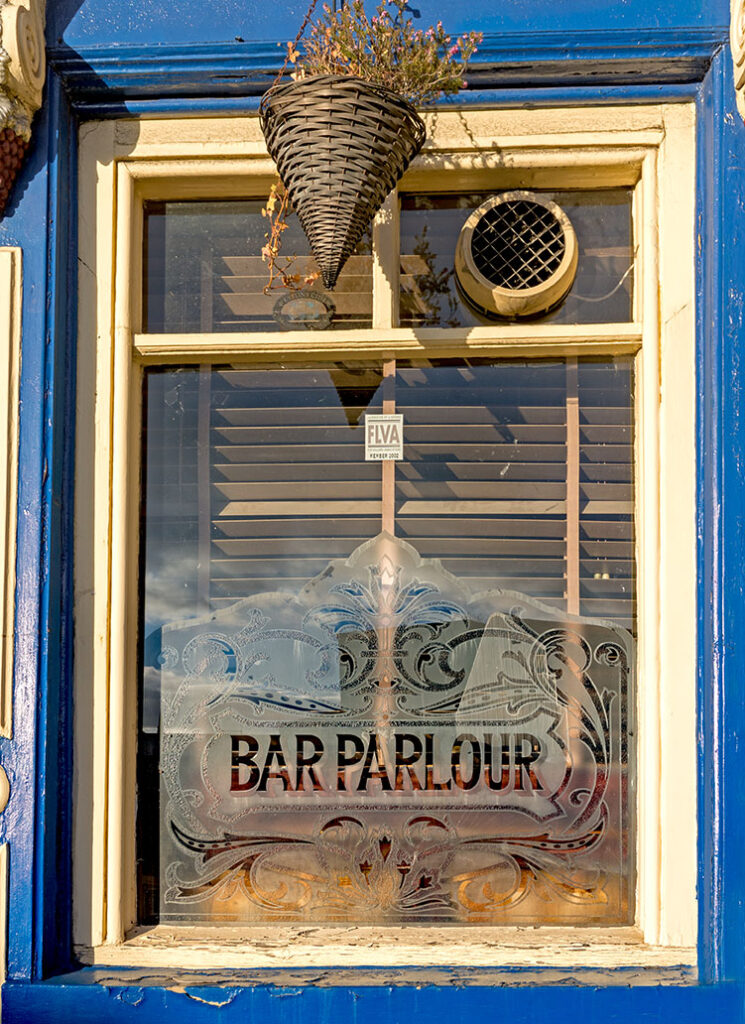 Crown, Stockport: 'Bar Parlour' etched window in 2017, now gone