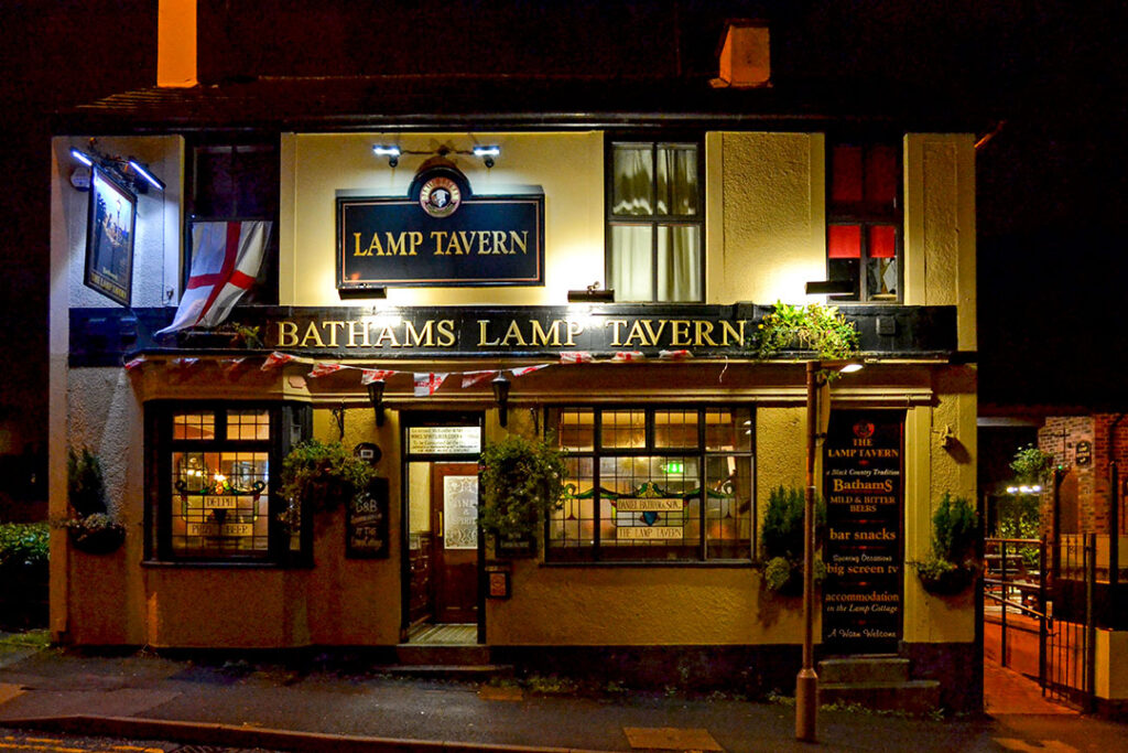Lamp, Dudley: Full pub exterior