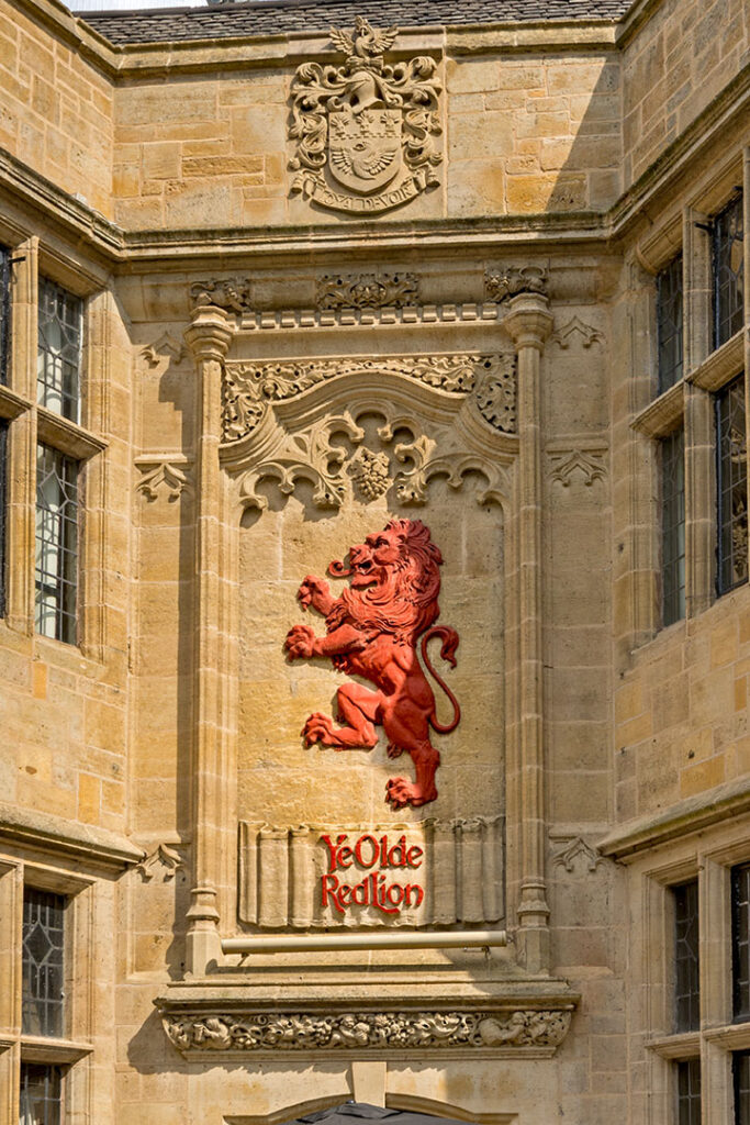 Red Lion, Birmingham: Close-up of carved red lion