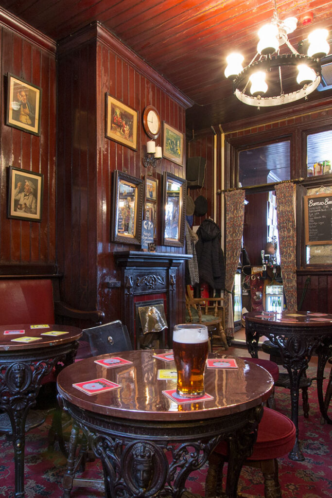 Blue Bell, York: 'Smoke Room' etched window (photo 2)