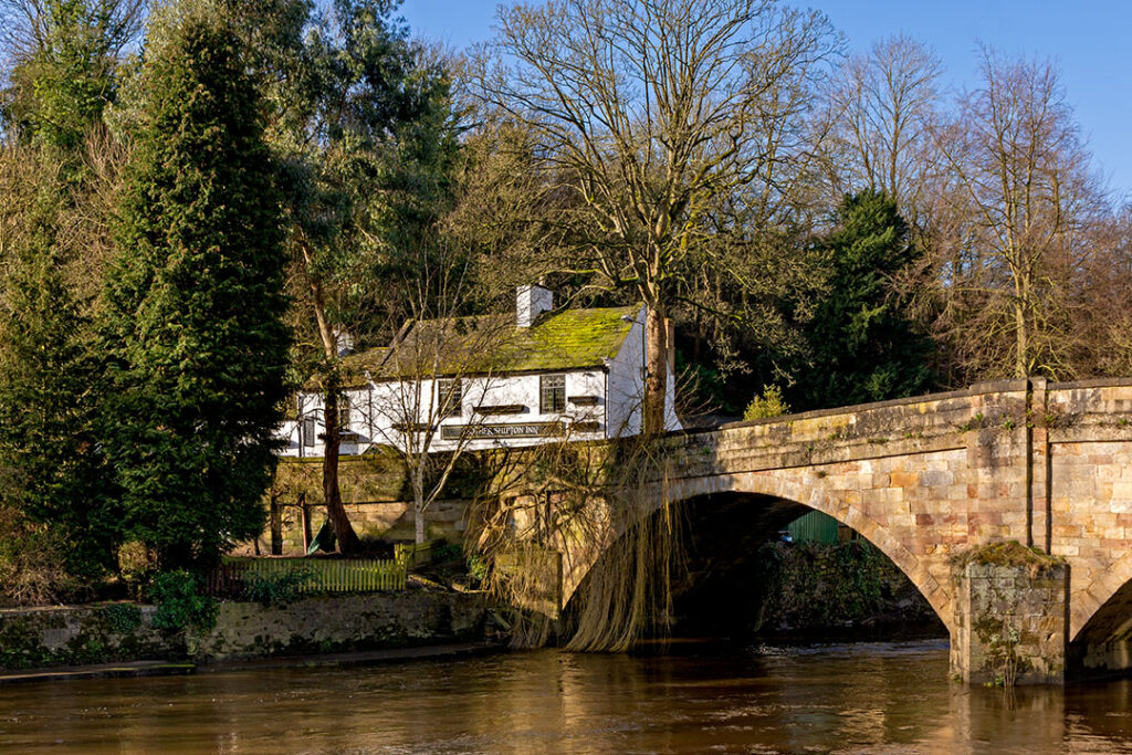 Mother Shipton, Knaresborough: Pub with river and bridge in foreground