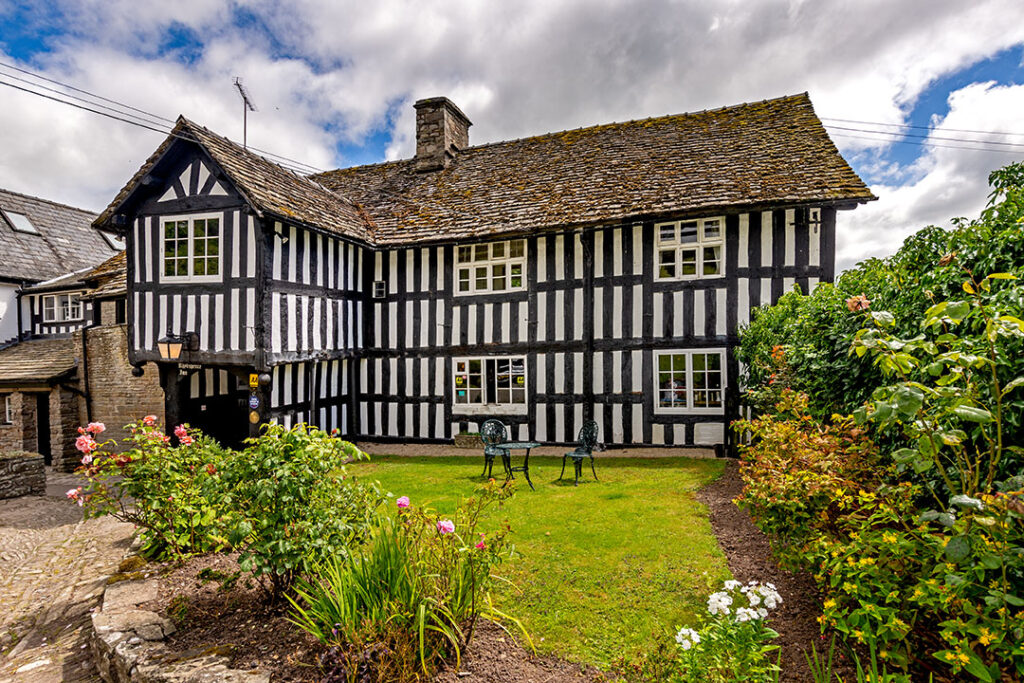 Rhydspence Inn: Full exterior