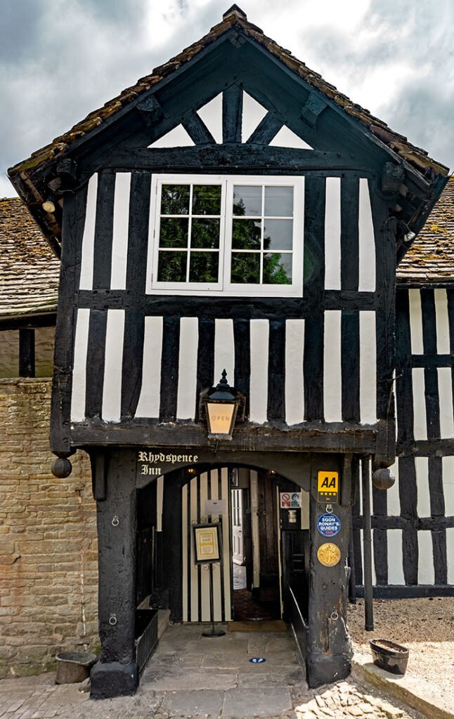 Rhydspence Inn: Main entrance porch