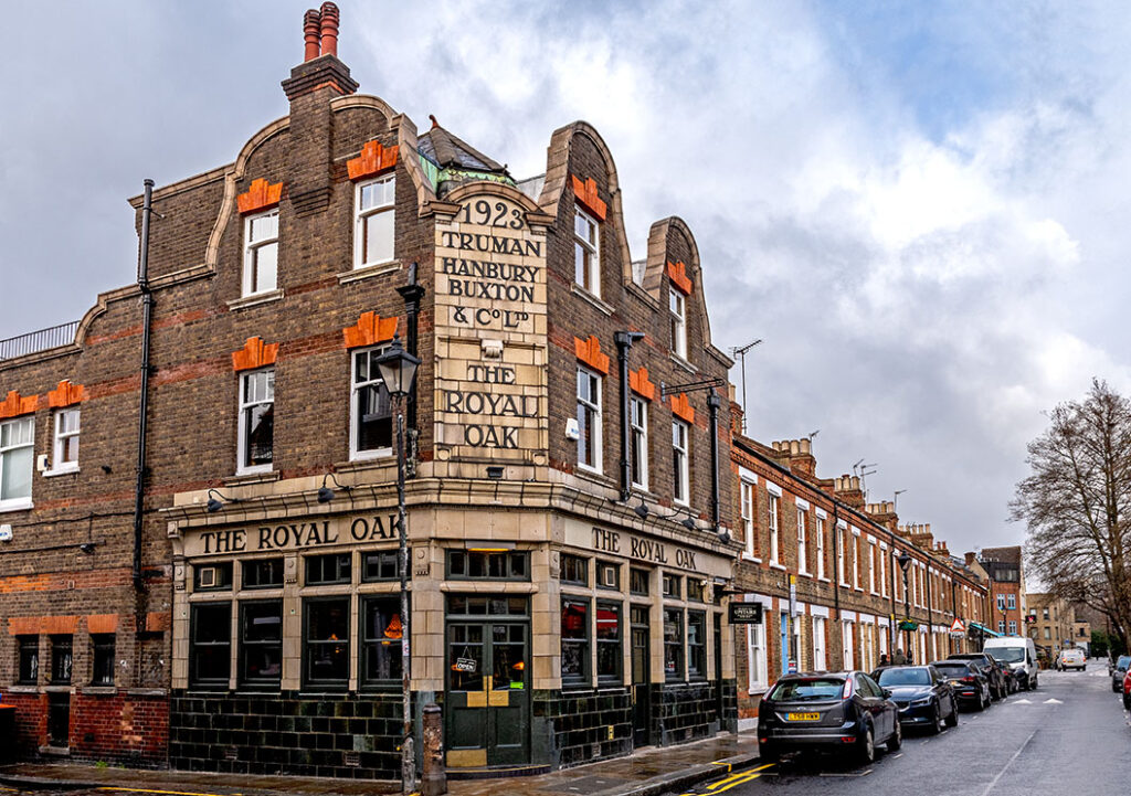 Royal Oak, Bethnal Green: Full pub exterior