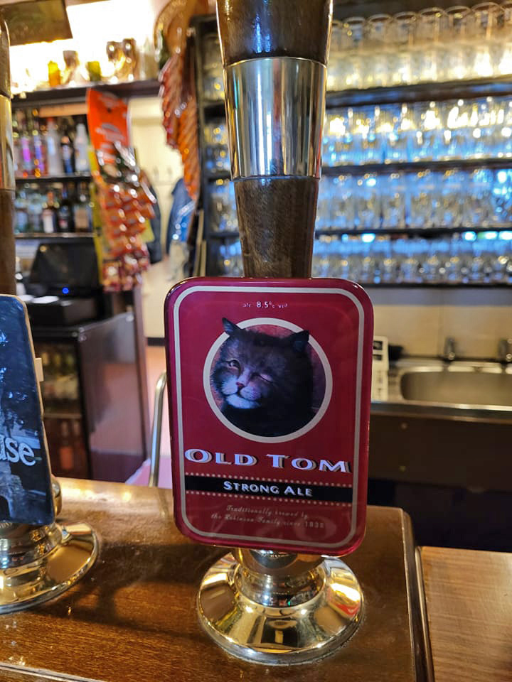 Golden Rule, Ambleside: Old Tom handpump