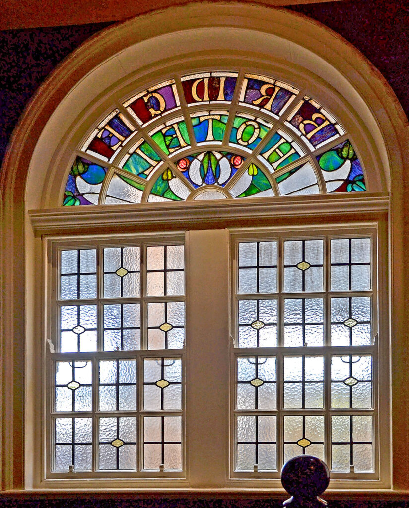 Bridge Hotel, Newcastle: Leaded window