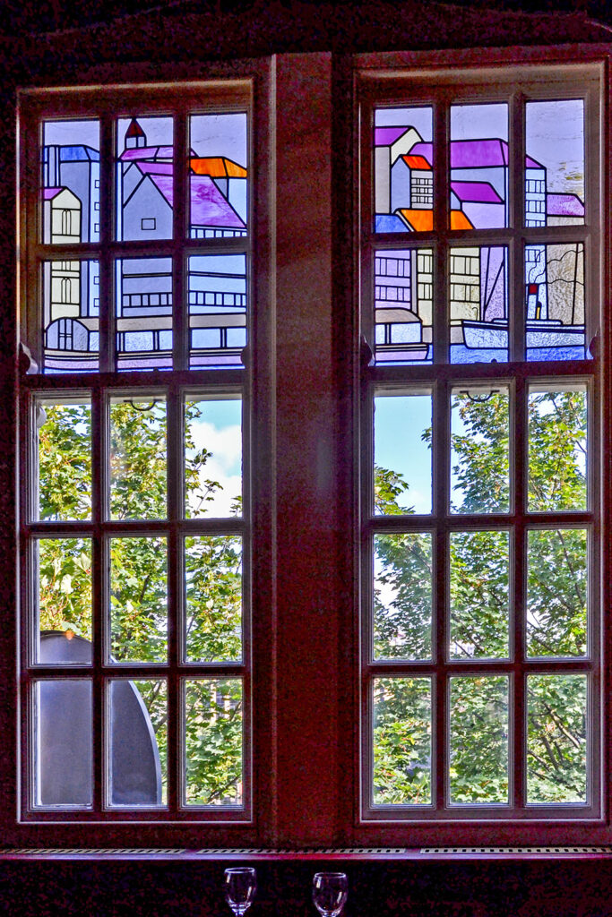 Bridge Hotel, Newcastle: Window with painting in upper panes