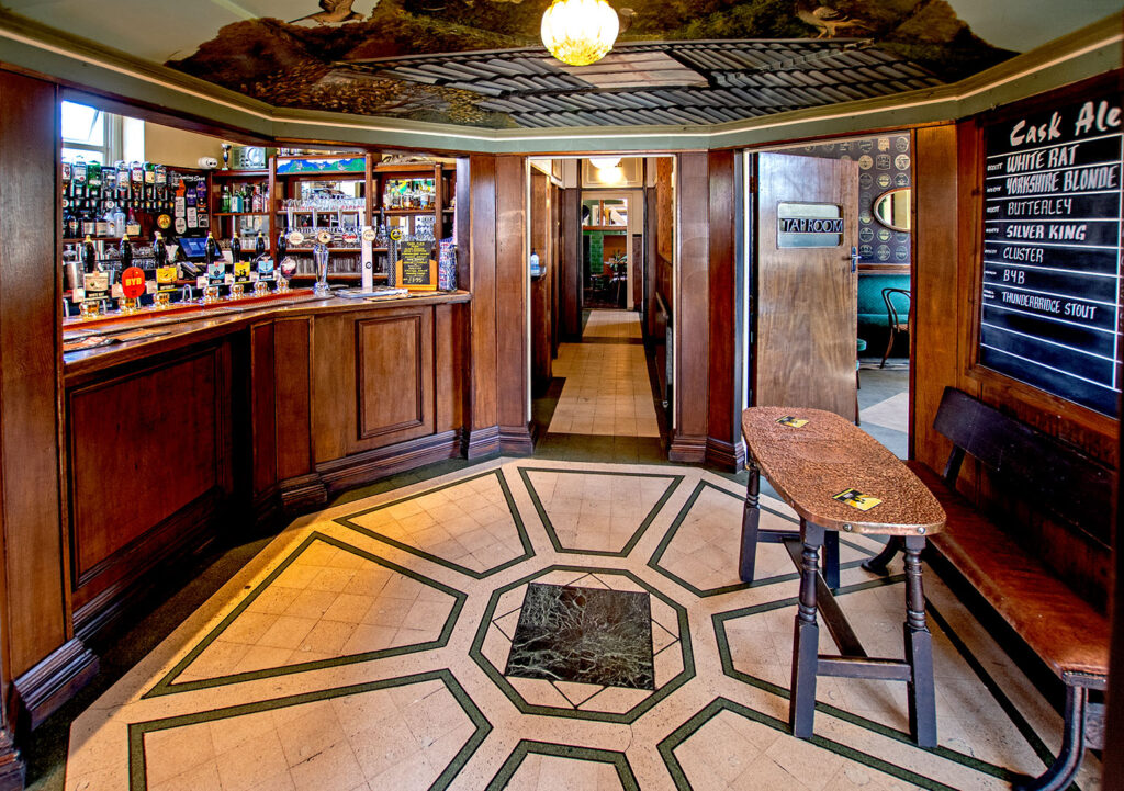 Three Pigeons, Halifax: Octagonal lobby with bar counter to left