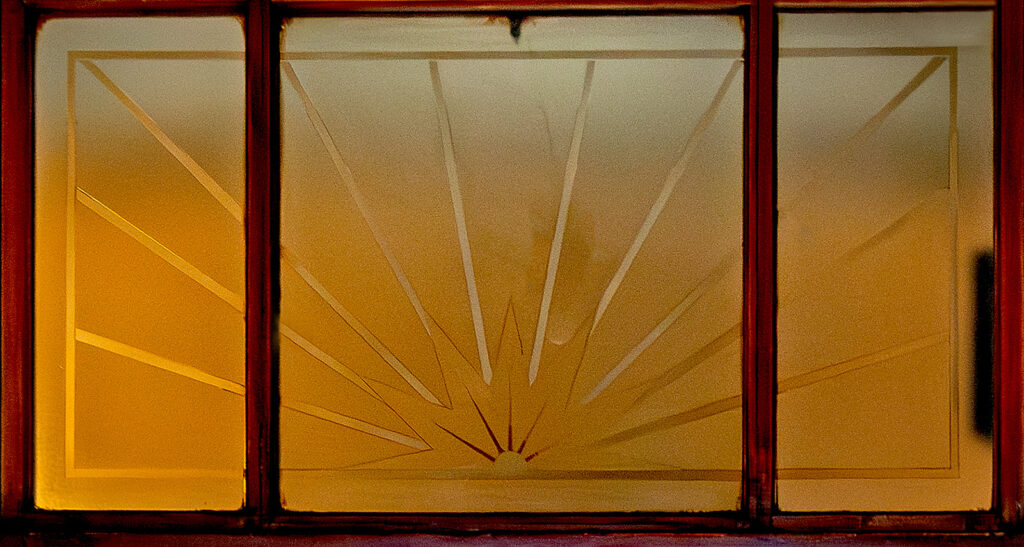 Portland Arms, Glasgow: Sunrise etched glass window