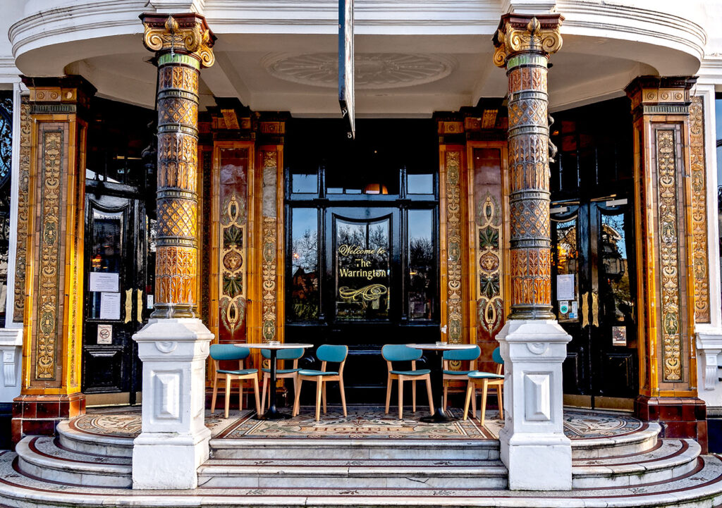 Warrington Hotel, Maida Vale: Tiled entrance