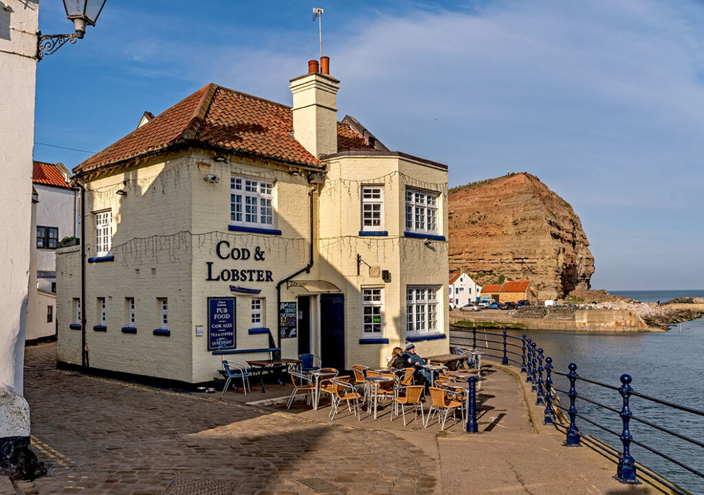 Cod & Lobster, Staithes: Close-up of pub with outside seating