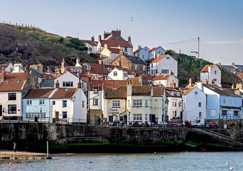 Cod & Lobster, Staithes: Village & harbour with pub in centre