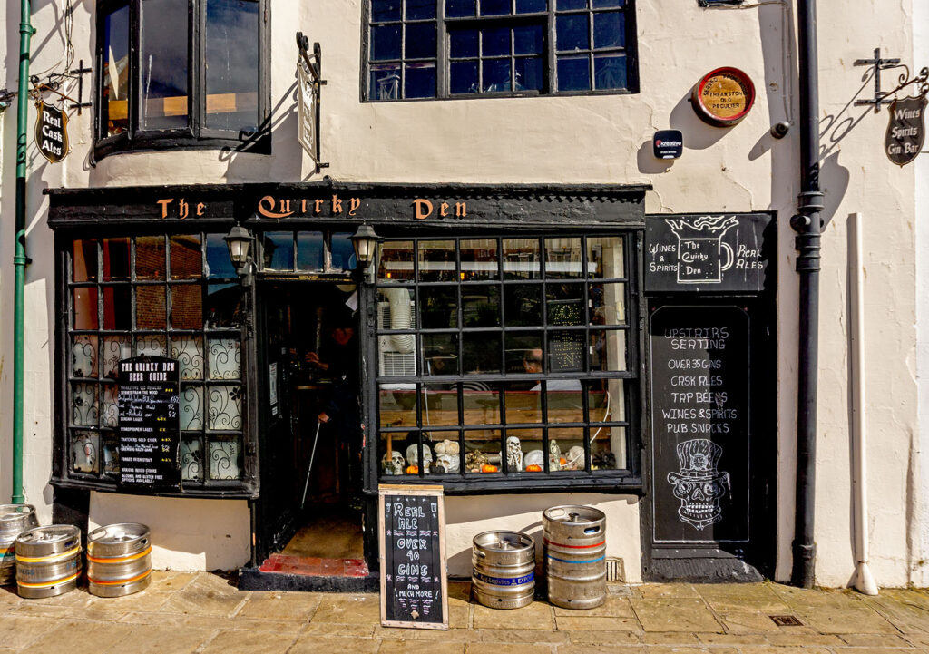 Quirky Den, Whitby: Exterior in daylight