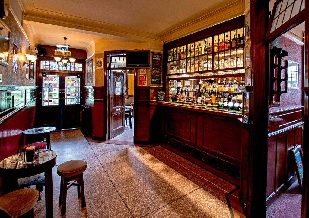 Swan, York: Drinking Lobby with room doors and bar counter