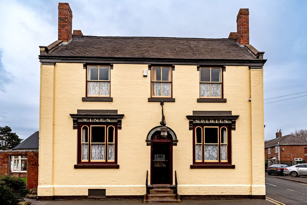 Beacon, Sedgley: Cream painted front of pub