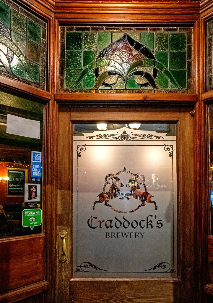 Duke William, Stourbridge: Doorway with etched glass 'Craddocks Brewery' sign
