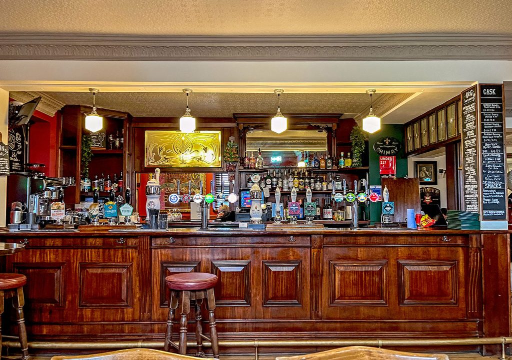 Kirkstall Bridge Inn, Leeds: Wooden bar counter with beer pumps.