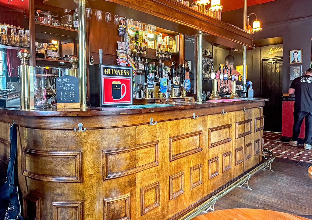 Highland Laddie, Leeds: Wooden bar counter with beer pumps.