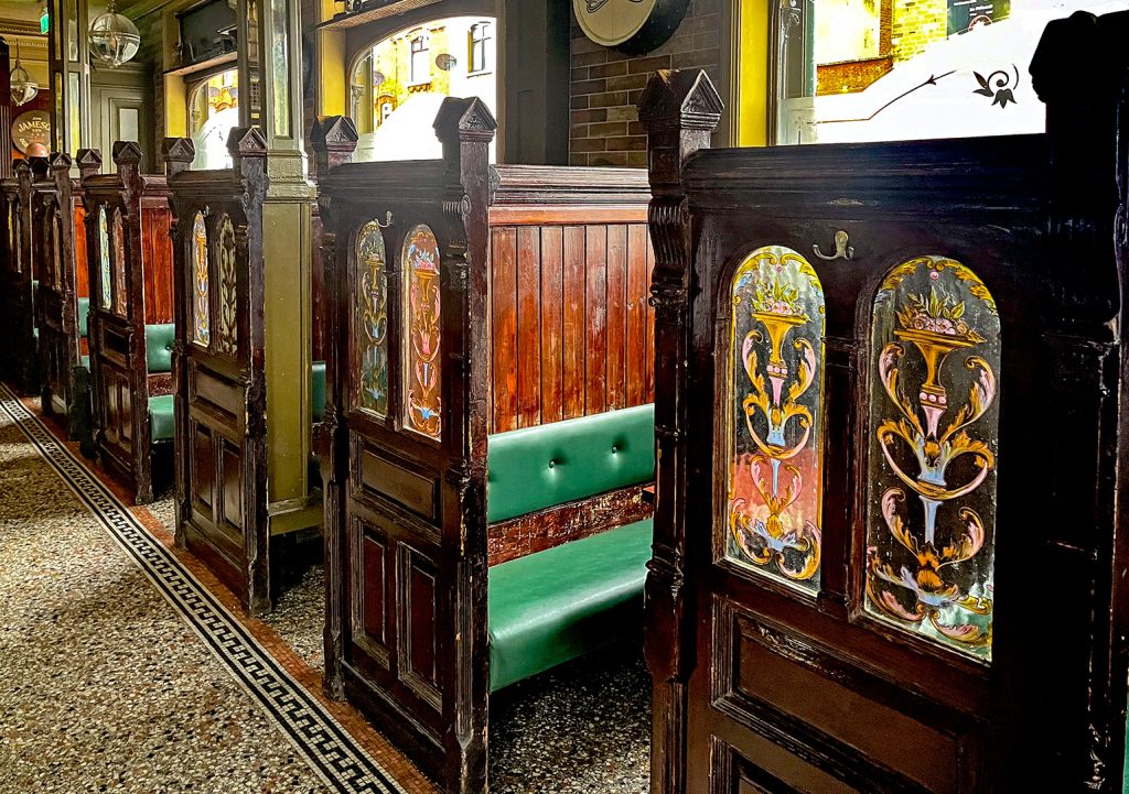 Rock, Belfast: Row of drinking booths