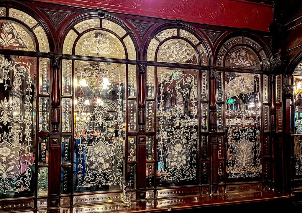 Red Lion, St James: Cut and etched wall mirrors