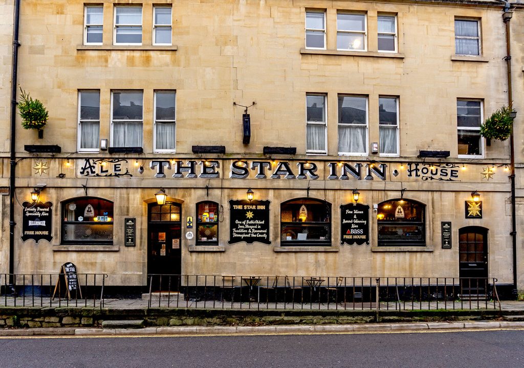 Star Inn, Bath: Cream painted exterior