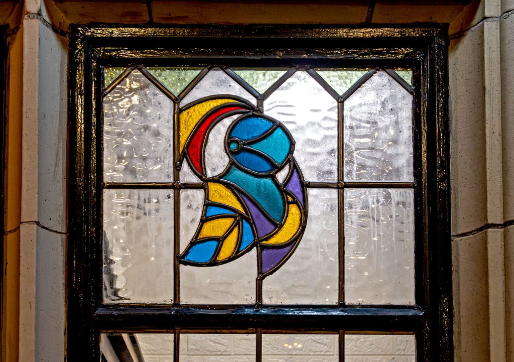 Templar, Leeds: 1930s stained glass window with art deco version of Melbourne Brewery's bowing courtier logo.