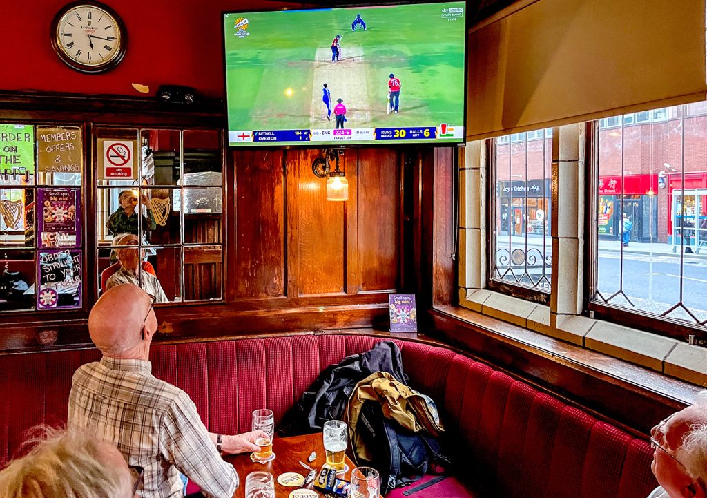 Templar, Leeds: Sports TV in the corner - 3 customers watching England v India cricket match