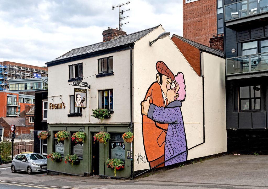 Fagan's, Sheffield: Exterior with green painted lower floor, cream upper floor and cream gable end with"The Snog" mural.